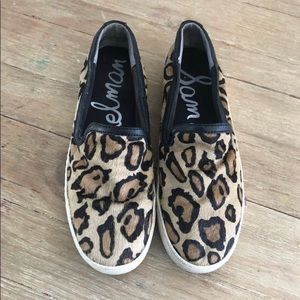 Sam Edelman Size 7 leopard slip in sneakers